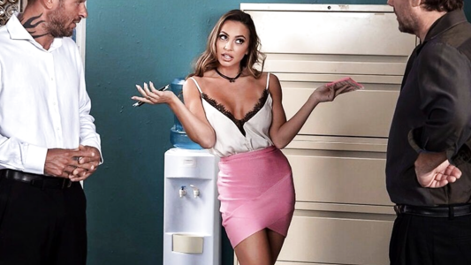 Менеджер прямо в офисе засандалил новой симпотной секретарше