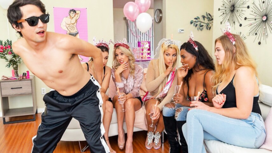 Зрелка Бриджит Би шпилится с молоденьким пацанчик на днюхе