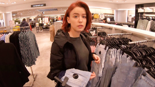 Привел девушку на шопинг, и получил за это минет в примерочной