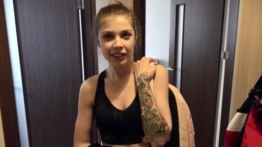 Пригласил доставщицу в квартиру, потому-что думал, что это проститутка