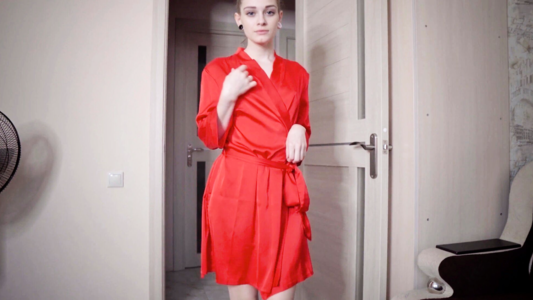 Зашел в гости к молодой соседке и трахнул её после душа