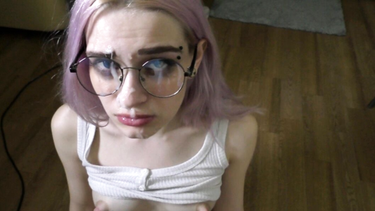 Смотрела порно без парня, и возбудила его на секс раком со спермой на лицо