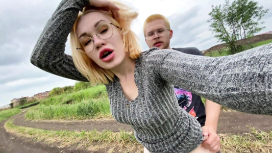 Русская пара секс-блогеров снимают влоги и создают конкурсы для подписчиков