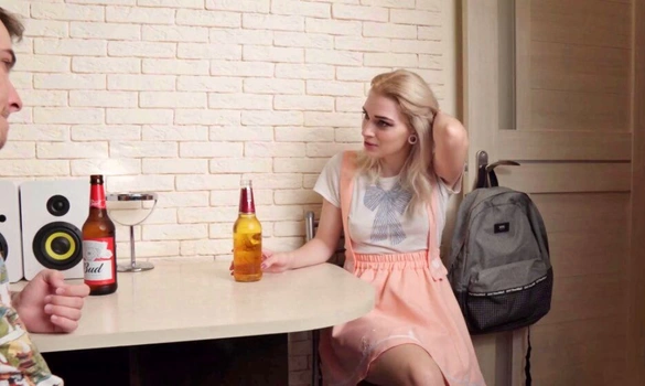 Впустил в дом красивую подругу жены и трахнул в попу, пока её небыло дома