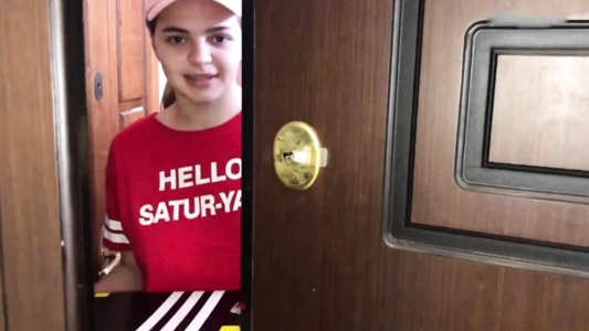 Впустил в дом курьершу и трахнул за то что привезла не те кроссовки