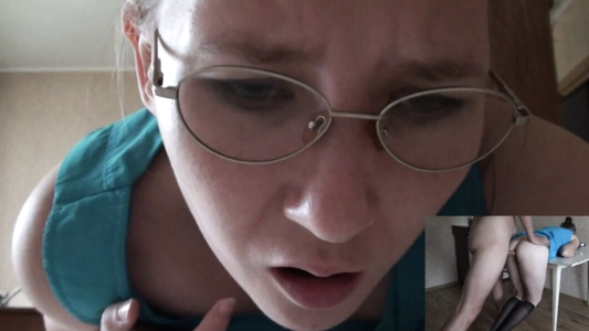 Даю в рот сестре жены, трахаю в анал и кончаю ей на лицо