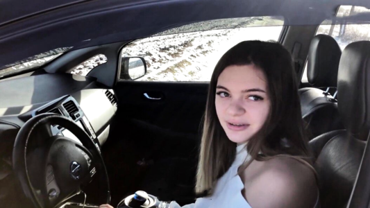 Попросила незнакомца помочь развернуться на машине и дала трахнуть за это