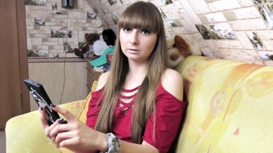 Предложил сводной сестре сделать фотки с членом - чтобы круче выглядели