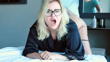 Yosh qizlar bilan anal jinsiy aloqa Ular etuk ayolni mast qilishdi va uni sikishdi (porno)