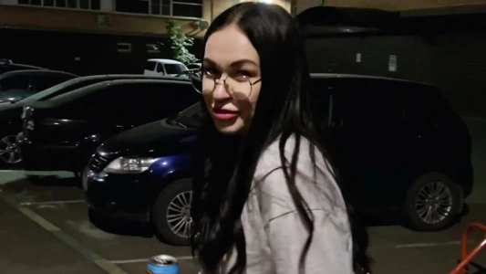 Русская девушка с принципами отказалась пить пиво, но с удовольствием распробовала член