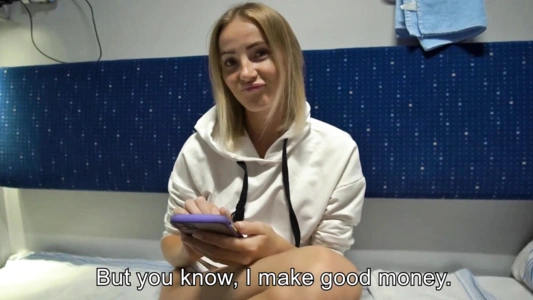 Пообещал студентке деньги на оплату учебы, но только вытрахал её...!