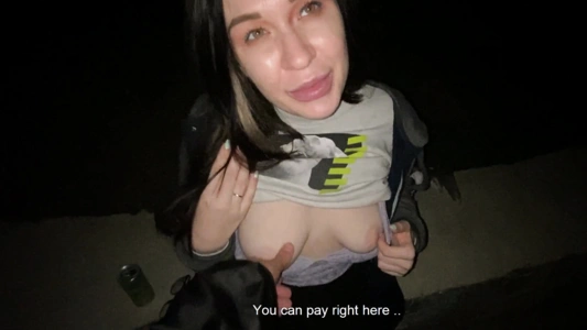 Охранник вытрахал молодую соску, которая так и не дождалась свидания с парнем!