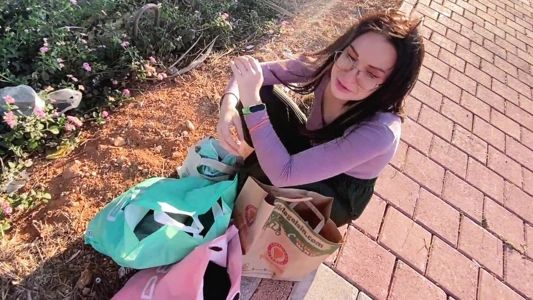 Русская девушка осталась без денег и паспорта, но земляк спас положение – еще и трахнул вдобавок!