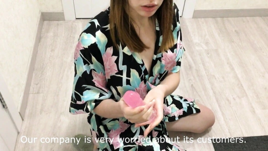 Курьер из секс-шопа дотрахивает клиентку после бракованного самотыка!