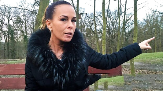 Чешская милфа под 40 повелась на публичный секс за деньги!