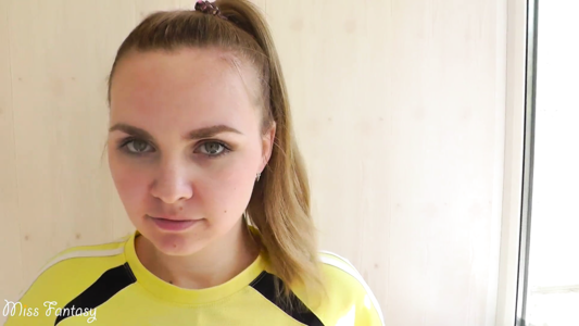 Русская молодая пышка пригласила соседа-тренера на свою домашнюю тренировку