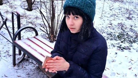 Просто предложил незнакомке зарядить телефон и заслужил на отсос!