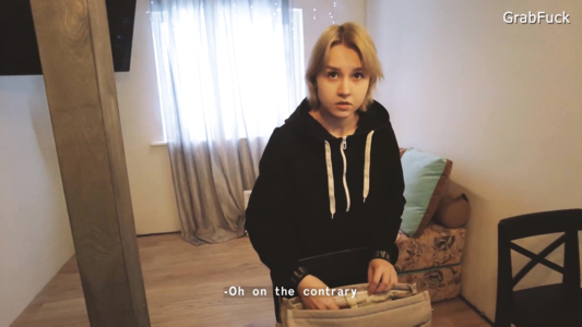 Вызвал парихмахершу на дом, а она подстригла без одежды