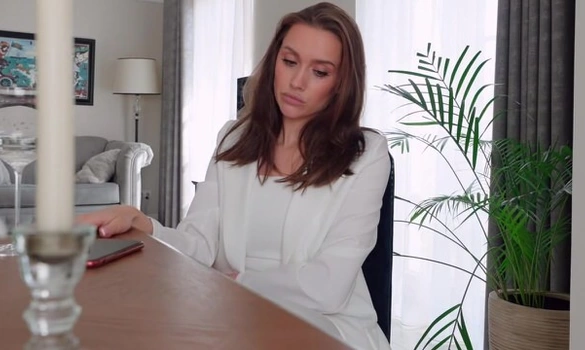 Молодая мачеха хотела что-то изменить и больше не спать с сыном мужа, но Дэвид снова её соблазнил