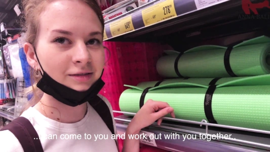 Притворился консультантом и сказал Ане, что йогой нужно заниматься без трусиков!