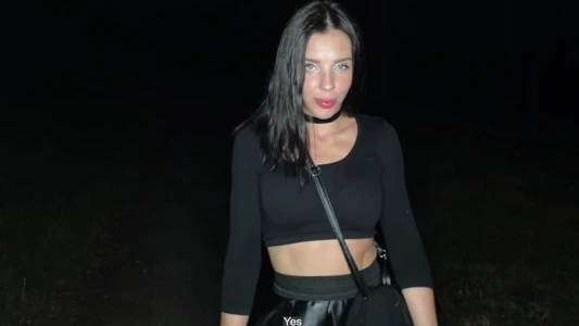 Предложил Элеоноре провести ее домой, а она захотела секса под деревом