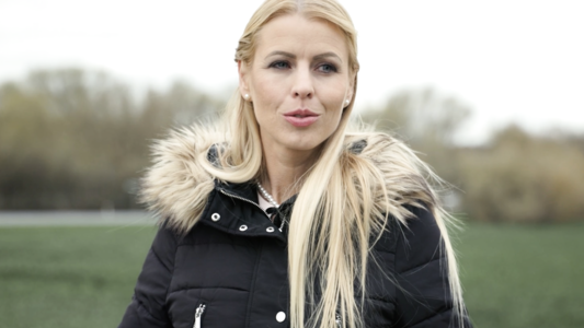 Утренний - групповой секс в автобусе с похотливой и зрелой дамой