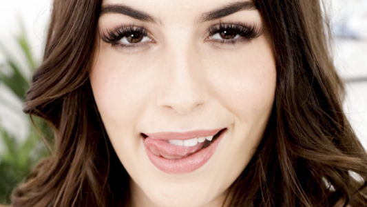 Анальный секс с супер милфой и сквирт с ней - пока не получит оргазм