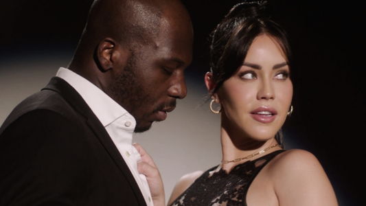 Еще кто кого использует... она их или они ее..