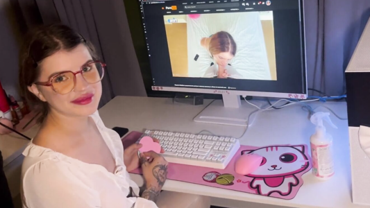 Первый опыт секса с девушкой из порно