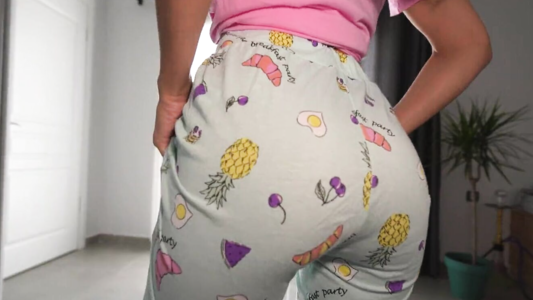 Мачеха застукала пасынка на мастурбации с ее фотками