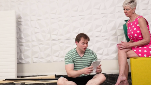 Первый раз с такой зрелой женщиной