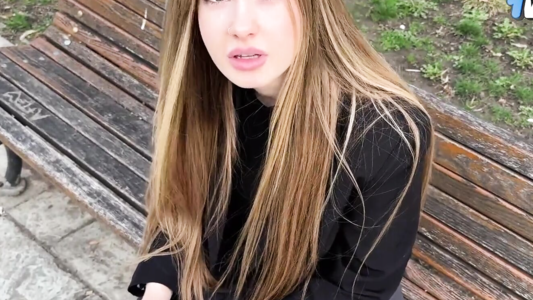 Как можно пройти мимо и не помочь такой милашке..