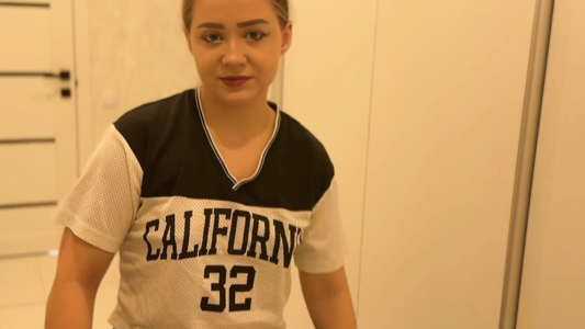 Решил зайти к другу домой, а его нет дома