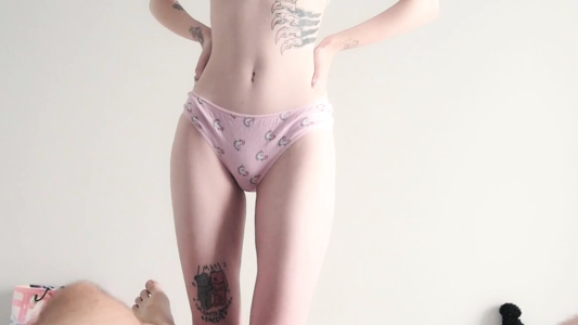 Возбудила его своим видом, а потом довела до оргазма