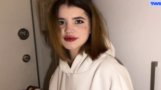 Изменил девушке с подругой и трахнул в попу