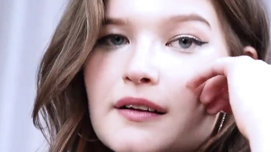 Пришла в гости в компанию парней