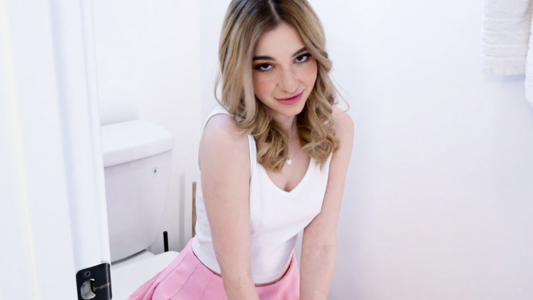 Сводная сестра дала понять, что возбудилась