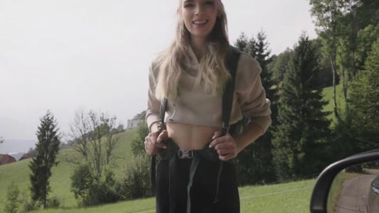 Не смог отказать незнакомке и заслужил на секс