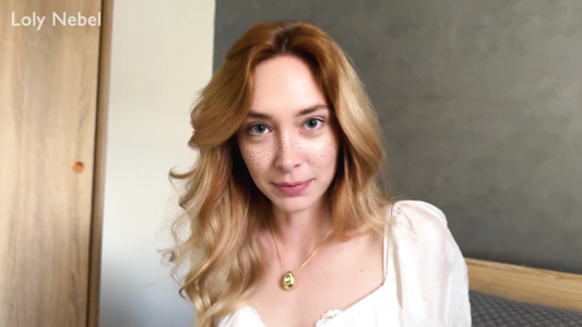 Рыжая красотка соблазнила парня на секс