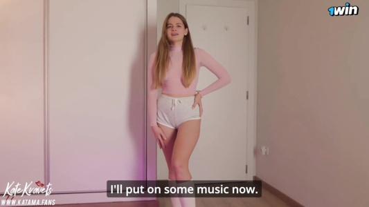 Девушка просит соседа выручить презервативами