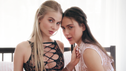 Приехал в гости на секс к двум супер подругам