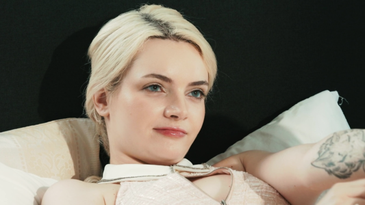 Сладкий утренний секс со своей женщиной