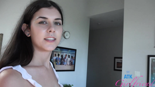 Вернулся домой а девушка хочет секса