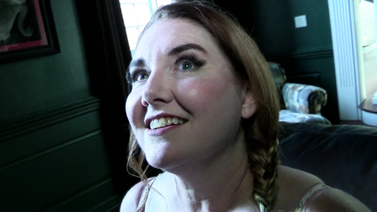 Довел до сквирта пышную милфу и кончил ей в задницу