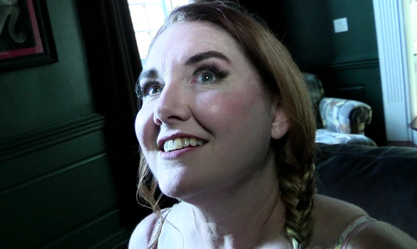 Довел до сквирта пышную милфу и кончил ей в задницу