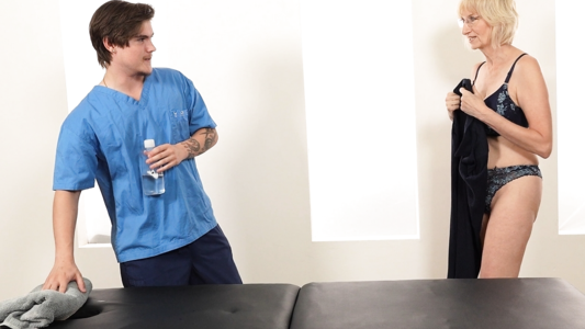 Внеплановый секс с женщиной за 50