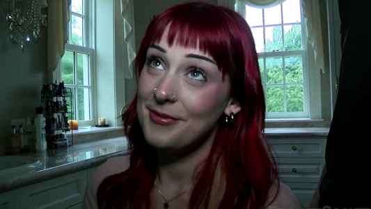 Рыжая красотка получает наслаждение с большим членом