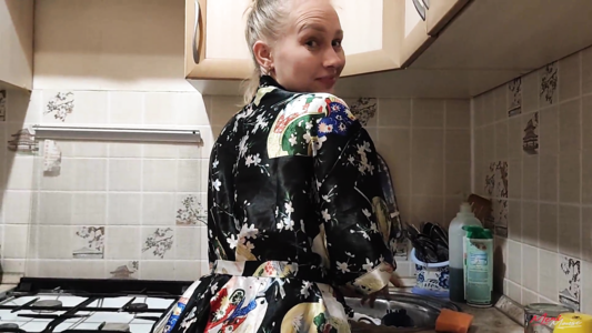 Подглядывал за девушкой и очень сильно захотел секса