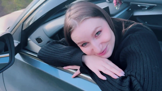 Сначала минет, а потом секс в машине
