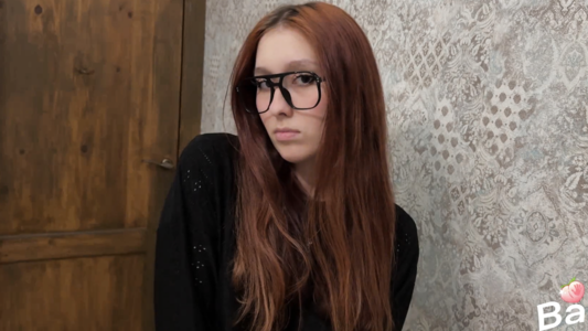 Классный минет от девушки в очках